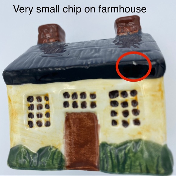 BLOCK GEAR Farmhouse & Barn Salt & Pepper Shakers - Picture 6 of 6